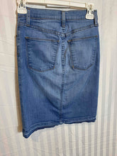 Load image into Gallery viewer, J.Crew Womens Blue Medium Wash Pockets Denim Straight &amp; Pencil Skirt Size 24
