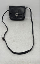 Load image into Gallery viewer, Vera Pelle Womens Black Leather Adjustable Strap Inner Pockets Crossbody Bag
